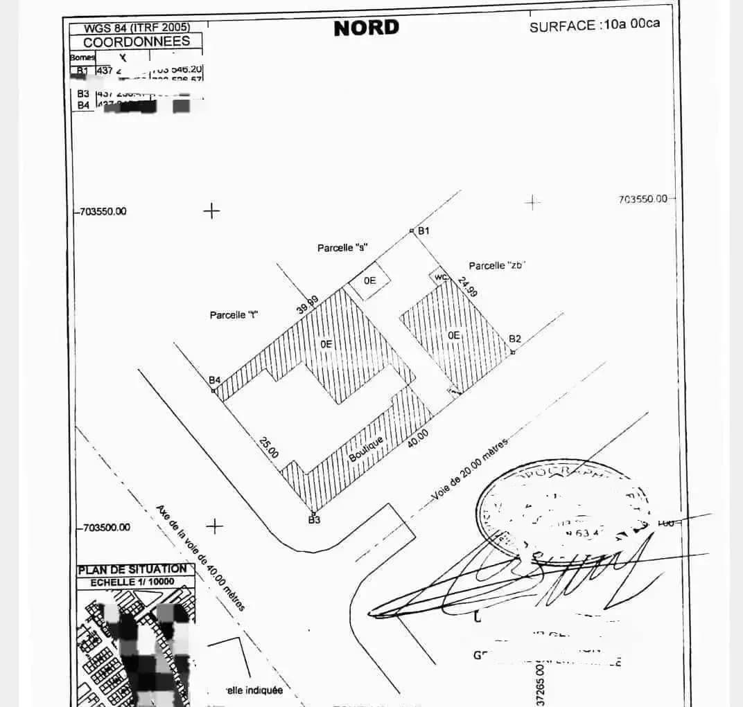 1000M² À VENDRE À AVENUE STEINMETZ AU BORD DU GOUDRON ZONE COMMERCIALE*