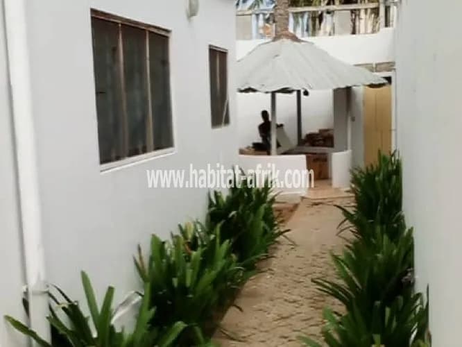 Maison à vendre sur presque demi lot à adidoadin 3 chambres salon wc avec titre foncier* Lomé-Togo
