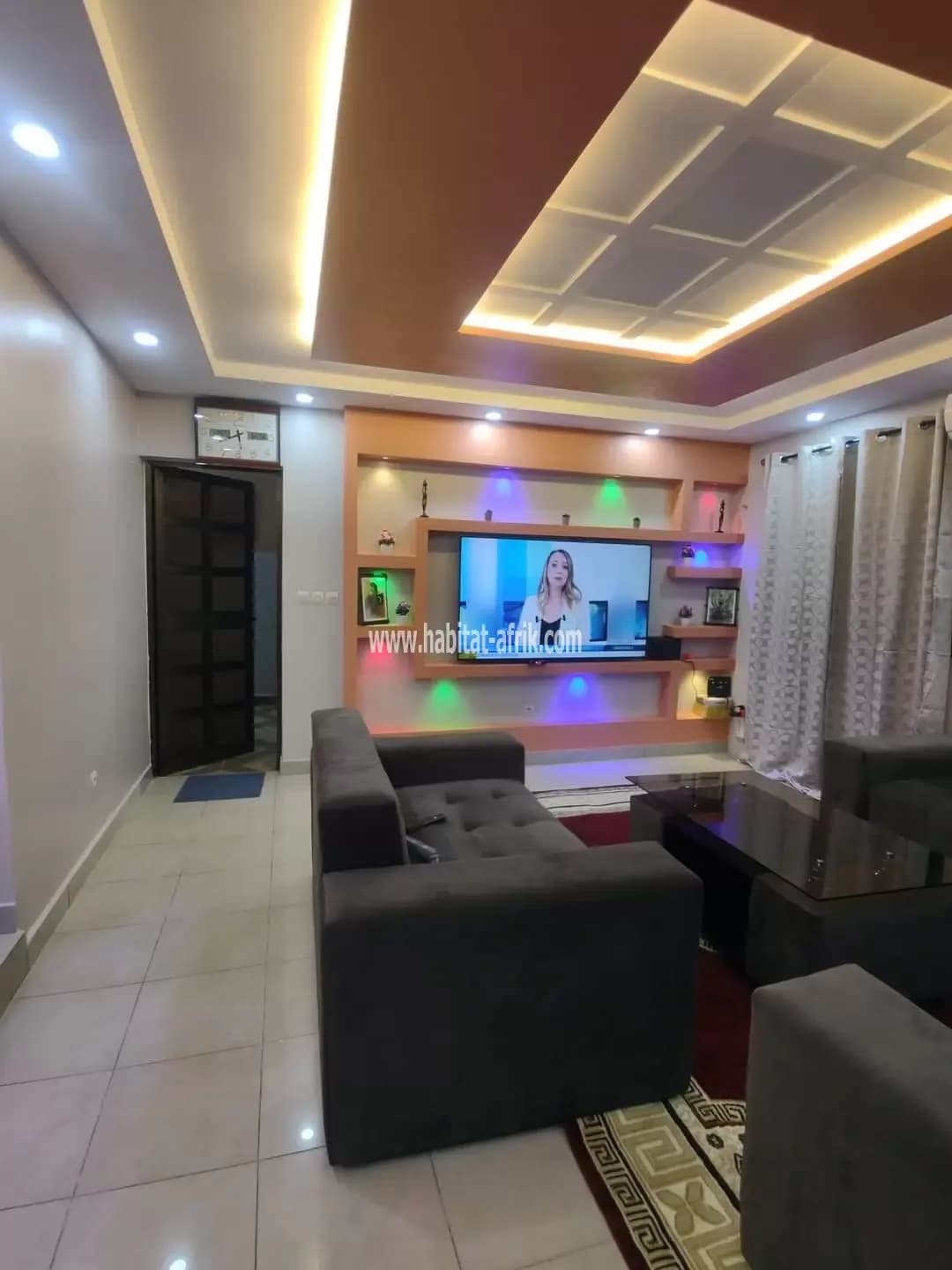 Je mets en location une villa meublée propre de deux (2) chambres salon équipée propre situé à atsiegou togo2000 non loin de l’aéroport LOME togo