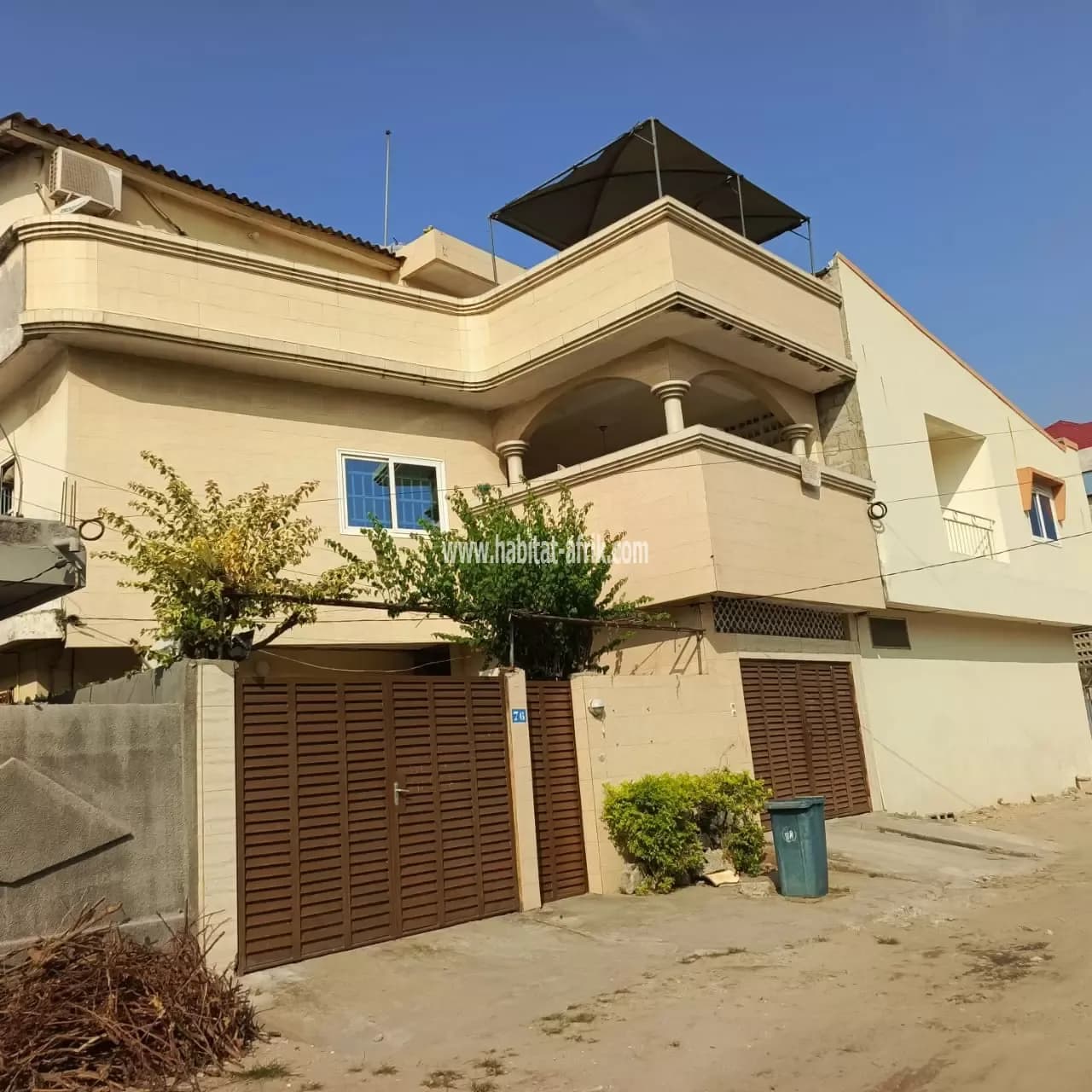 VILLA LOCATIVE R+2 À VENDRE À COTONOU MÈNONTIN