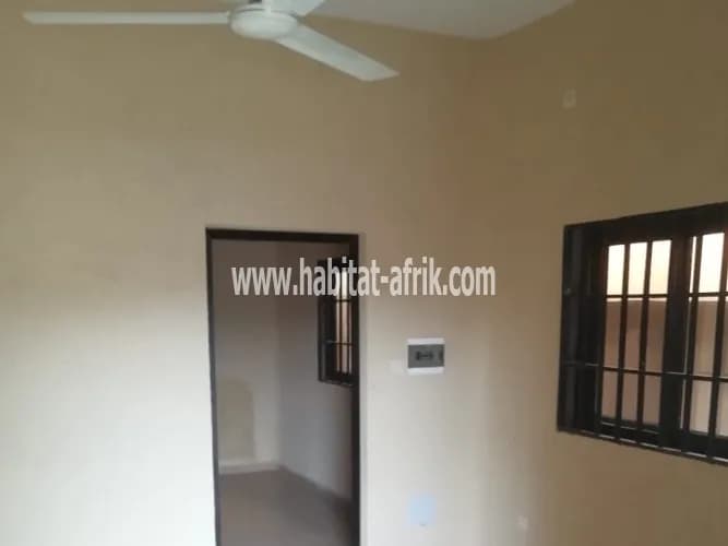 LOCATION Appartement Chambre Salon WC douche cuisine interne nouvelle construction propre à agoè Telessou assigomé Lomé-Togo