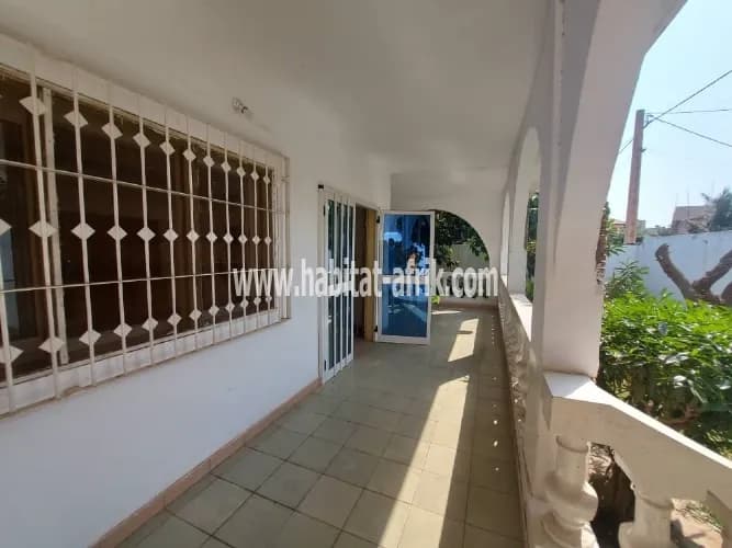 Vente de maison 5 chambres salon a adidogome derrière mrs Lomé-Togo