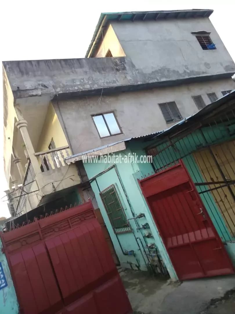 A HOUEYIHO IMMEUBLE AVEC TF À VENDRE
