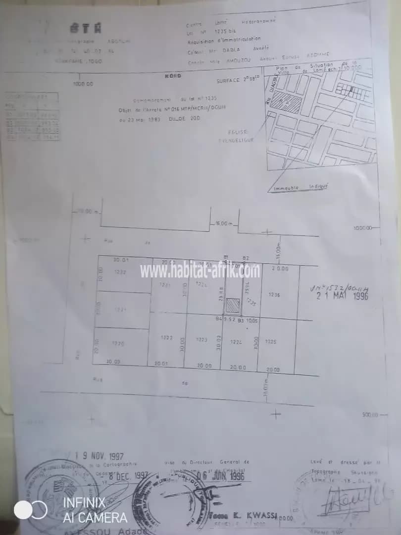 Je mets en vente un demi lot bien positionné au niveau de l’hotel tom sawyer kegue lome togo
