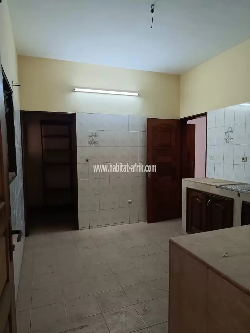 Je mets en location une villa duplex de 3 chambres salon avec dépendance a Hedzranawoe lome togo