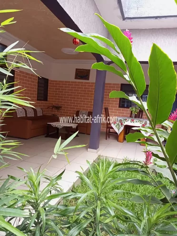 LOCATION APPARTEMENT MEUBLÉ SCINDÉ DE 2 CHAMBRES SALON A ATSIEGOU TOGO2000 LOMÉ-TOGO