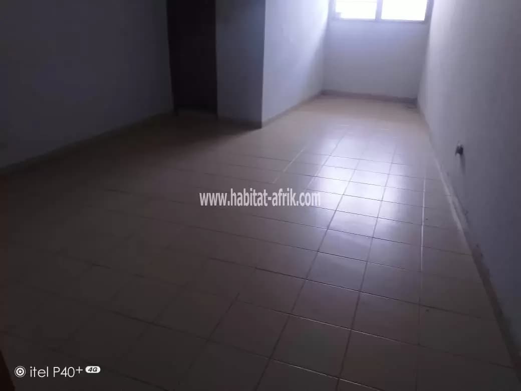 A louer un appartement de 3 chambres salon interne à avenou 100m du goudron lome togo