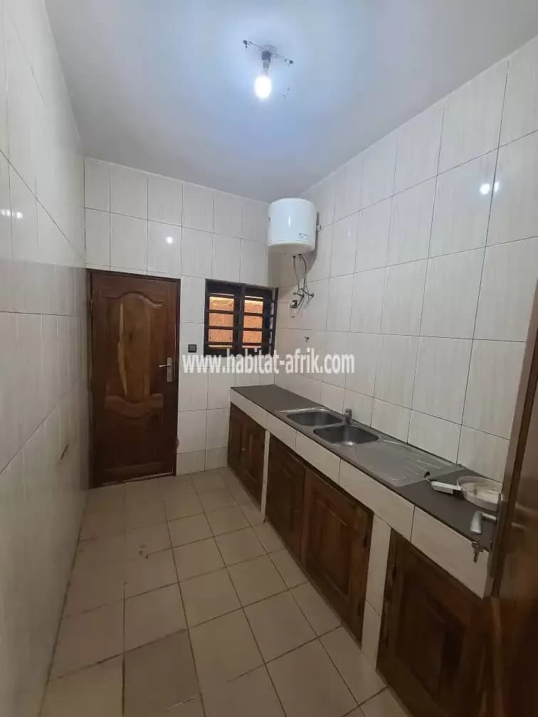 Je mets en location un appartement scindé de 2 chambres salon au rez à AGOE cavaveli cour d’appel lome togo