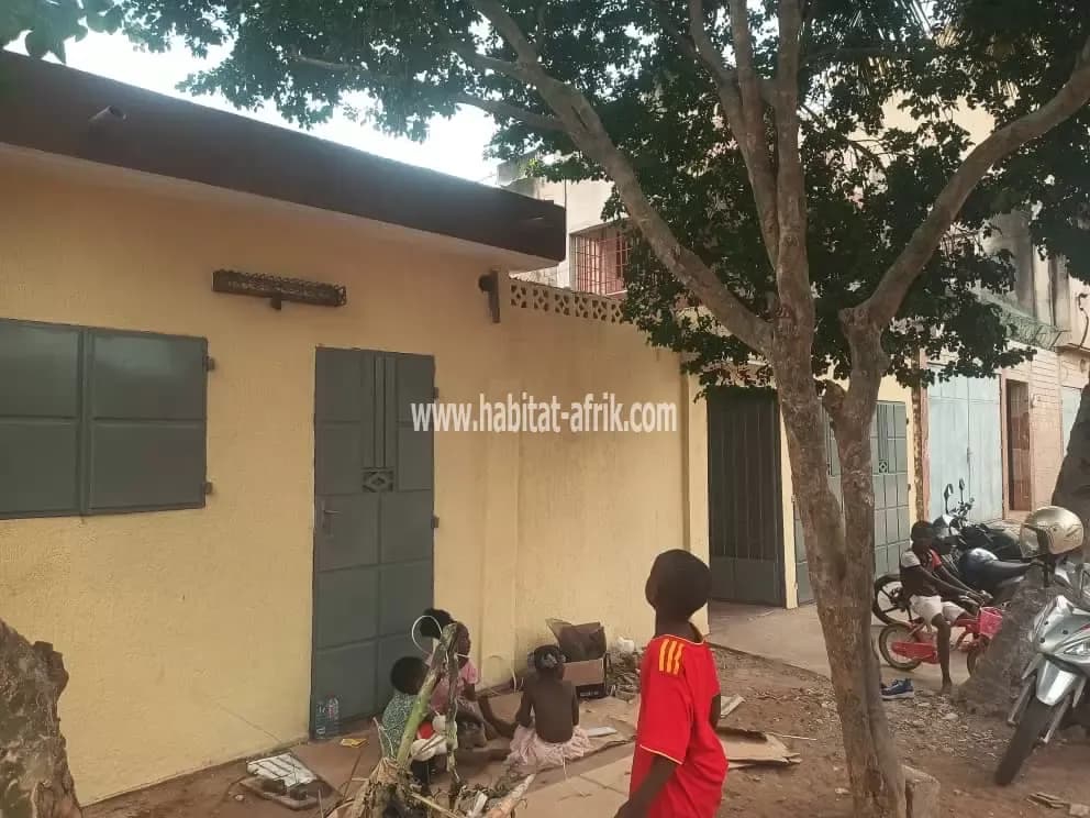 Location d’une maison de 03 chambres salon situé à avedji opera lome togo