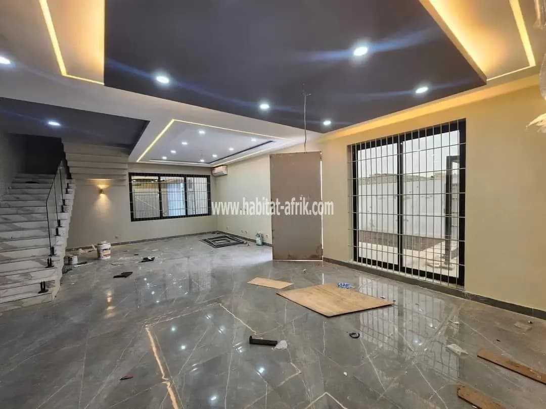 LOCATION VILLA DUPLEX 5CH SAL DÉPENDANCE À HEDZRANAWOE