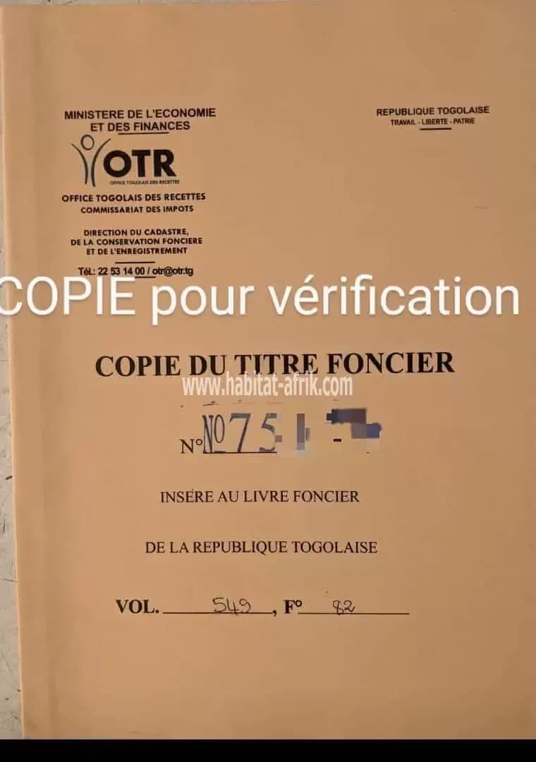 Je mets en vente une parcelle de terrain demi carré à kleme 500m de l’antenne moov lome togo