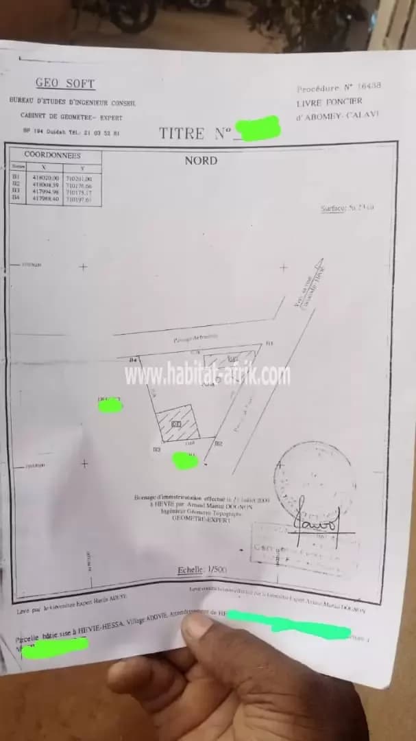 PARCELLE EN 2ÈME POSITION DU GOUDRON, ANGLE DE RUE AVEC TF PERSONNEL À CALAVI HÊVIÉ HESSA
