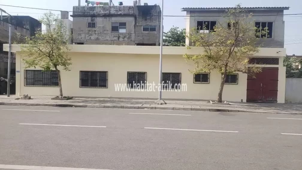 VILLA DALLÉE À VENDRE AU BORD DU GOUDRON À COTONOU GUINKOMEY