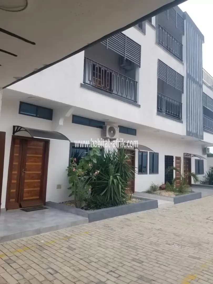 IMMEUBLE LOCATIF MEUBLÉ À VENDRE À COTONOU FIDJROSSÈ AKOGBATO