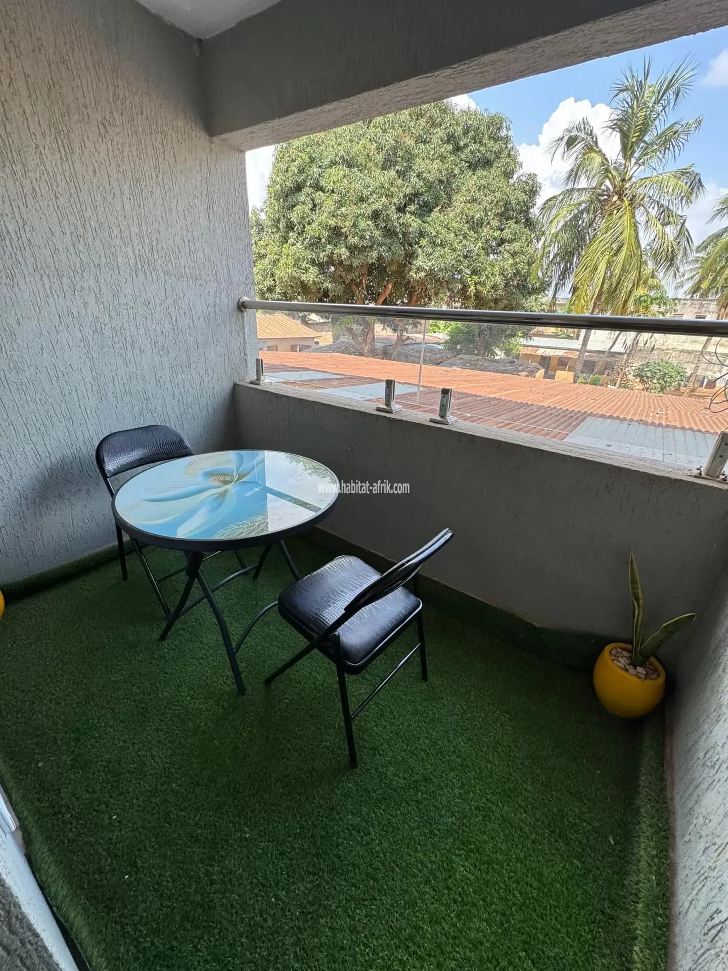 Nous mettons en location un appartement meublé de chambre salon wc douche cuisine située à Hedzranawoe bien équipé lome togo