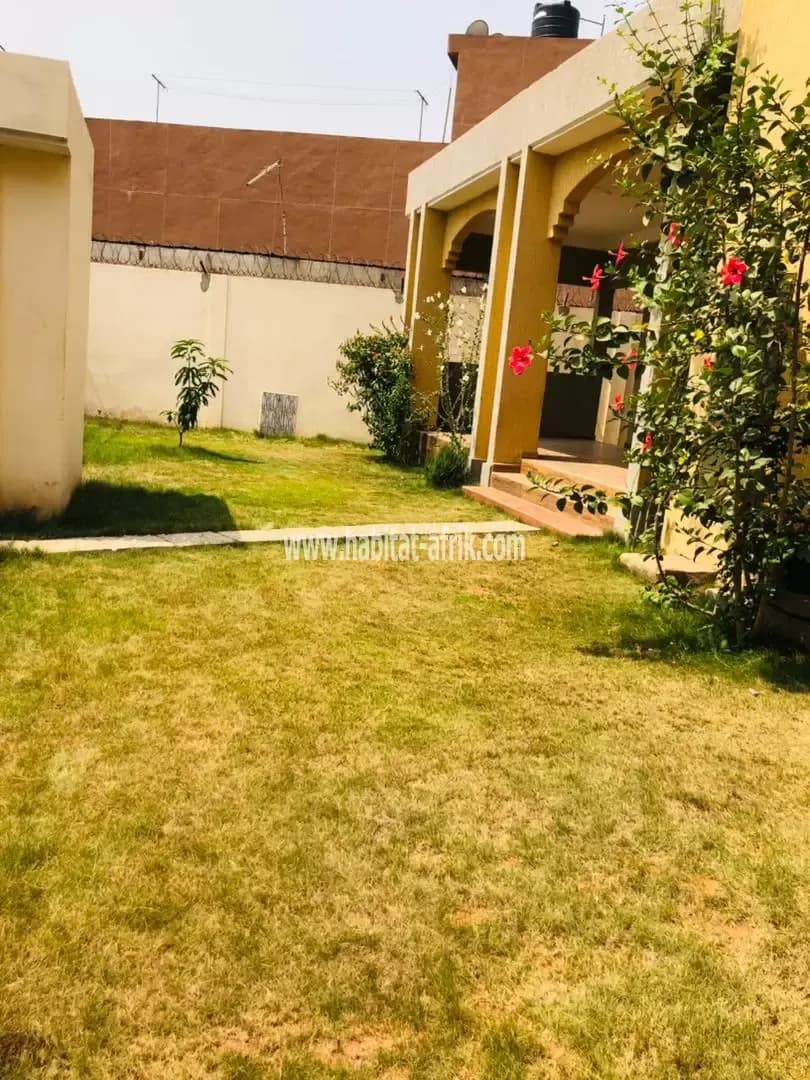 LOCATION VILLA 3 CHAMBRES SALON WC DOUCHE CUISINE INTERNE A ADIDOGOMÉ A 500 MÈTRES DU GOUDRON LA PAMPAR LOMÉ-TOGO