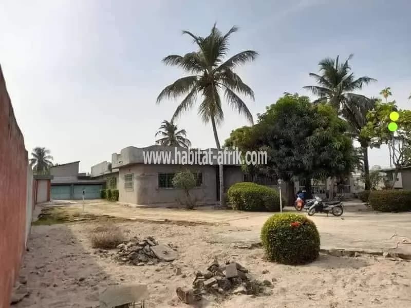 DOMAINE DE 2090M² COMPORTANT UNE GRANDE VILLA À VENDRE À GODOMEY FIGNONHOU2