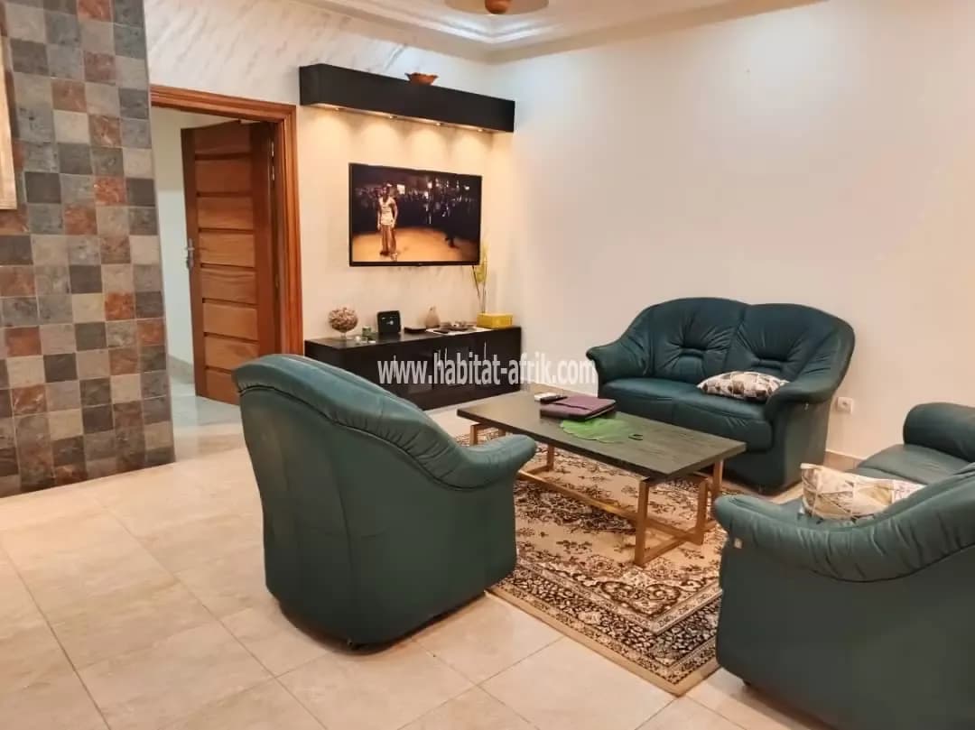 Je mets en location une belle villa meublée de trois (3) chambres salon équipée à adidogome cité mokpokpo lome Togo