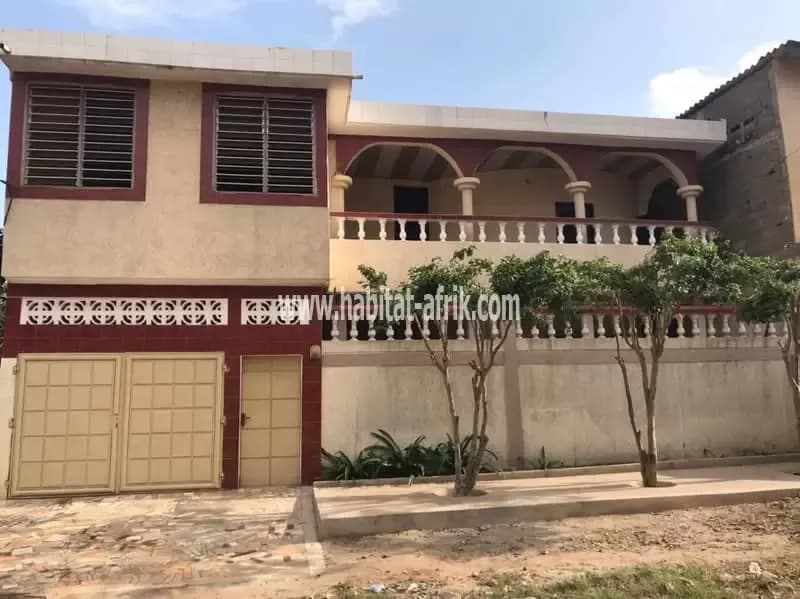 Je mets en location une villa à etage de 06 chambres 02 dépendances a Hedzranawoe amangotigome lome togo