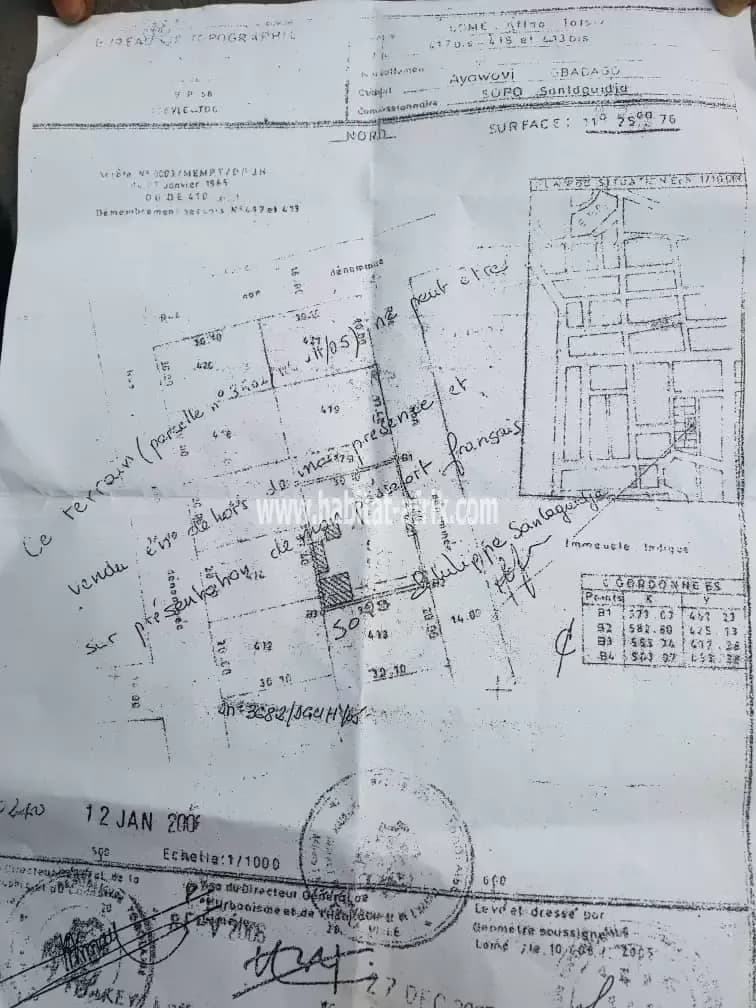 Nous mettons a vendre une parcelle de terrain deux lot colle à djidjole batome lome togo