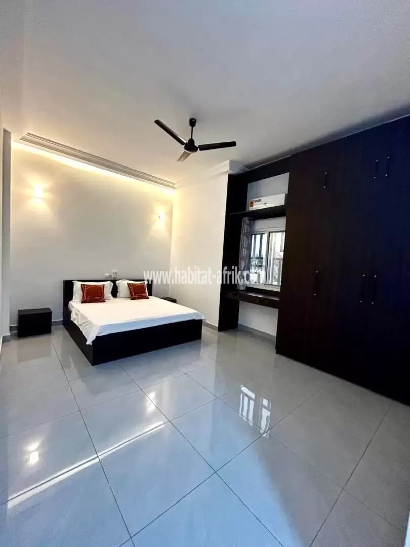 Location meublée avec piscine de 03 chambres autonomes salon cuisine équipée situé a nyekonakpoe lome togo