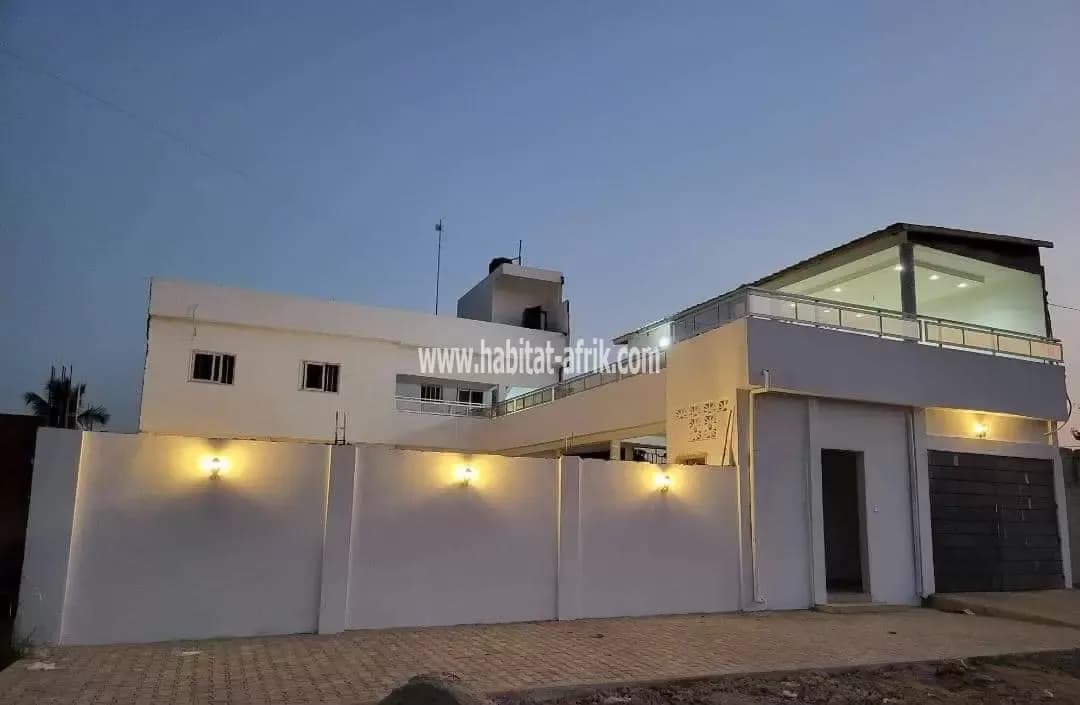 VILLA AVEC MEUBLES A VENDRE