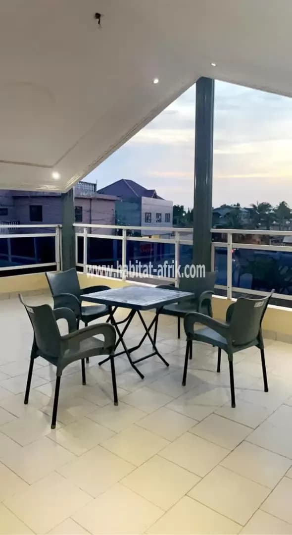 Je mets en location un appartement meublé de 3 chambres à Avedji clinique source de vie Lomé togo