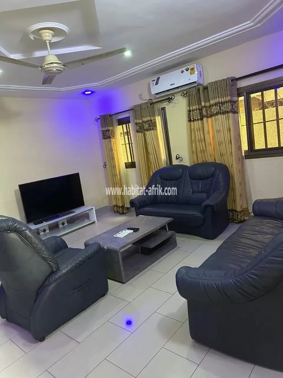 Je mets en location une villa de 4 chambres salon équipée propre a Avedji limousine lome togo