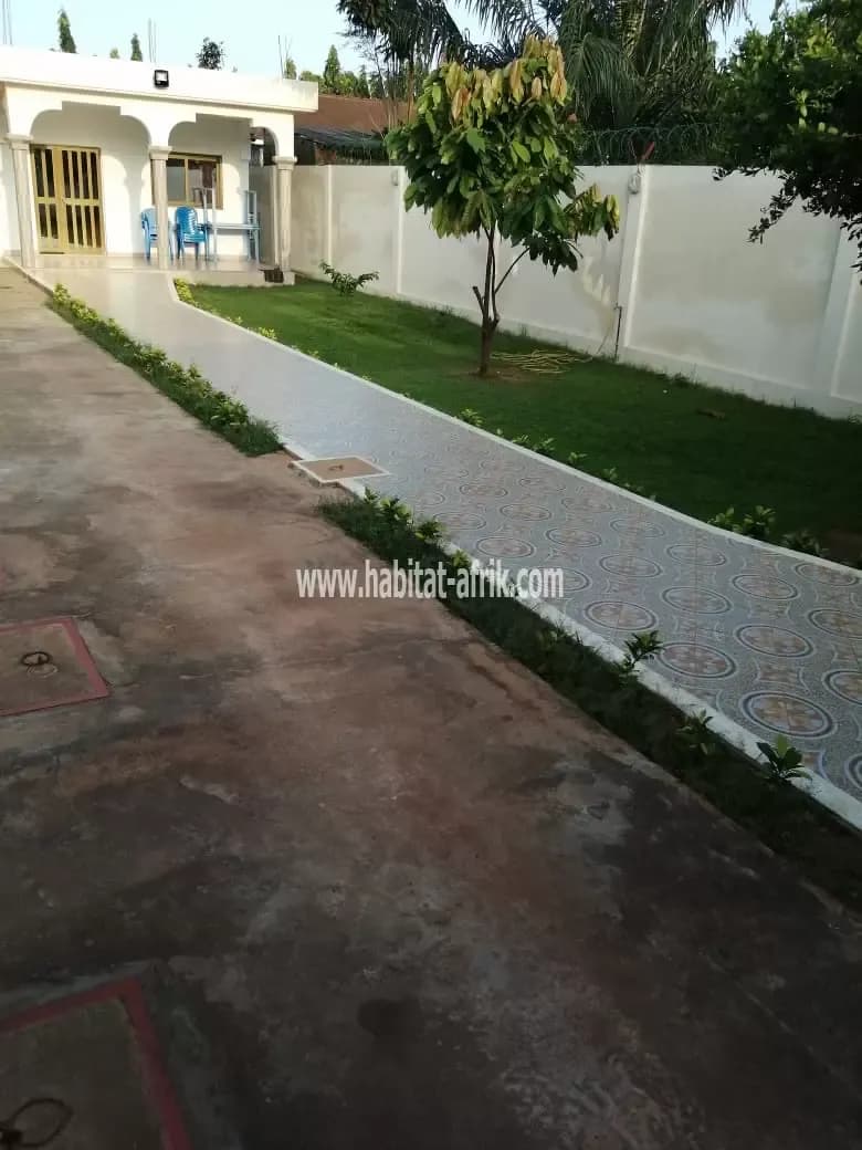 Je mets en location une mini villa de 3 chambres 2dwc cuisine a kegue kpatcha lome togo