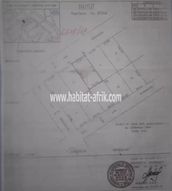 Je mets en vente une parcelle de terrain demi lot à  déduire de un lot situé adidogome non loin du carrefour agbemadon bien situé pour tout projet lome togo