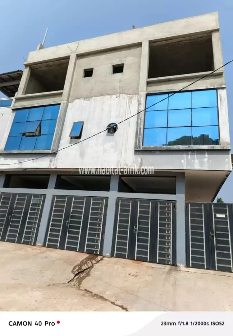 IMMEUBLE LOCATIF R+3 MEUBLÉ À VENDRE À COTONOU VÈDOKO