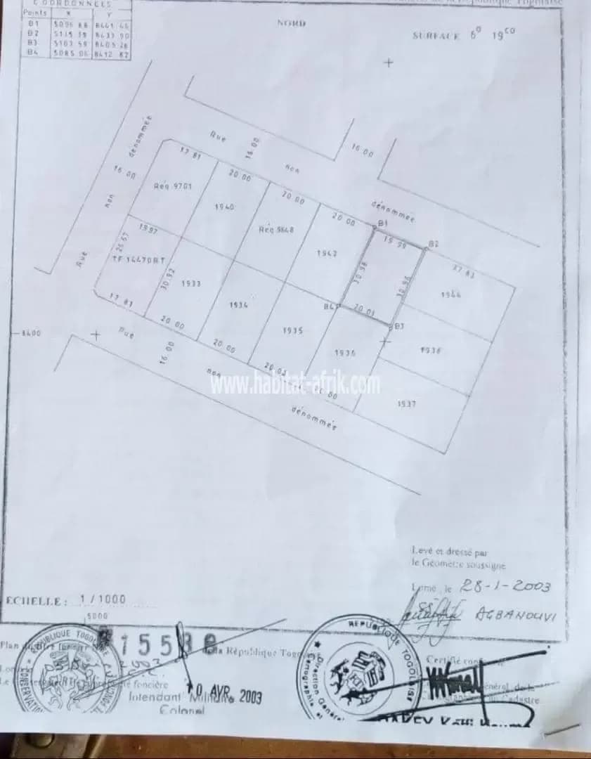 TERRAIN À VENDRE 1 LOT 600 MÈTRES CARRÉS À HEDZRANAWOE 50 MÈTRES DU GOUDRON LOME TOGO