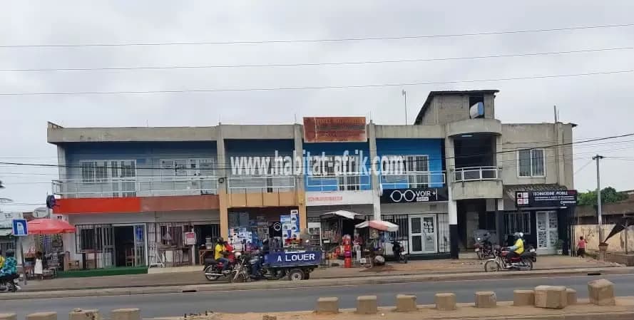 IMMEUBLE LOCATIF R+1 À VENDRE AU BORD DU GOUDRON À CALAVI CARREFOUR IITA