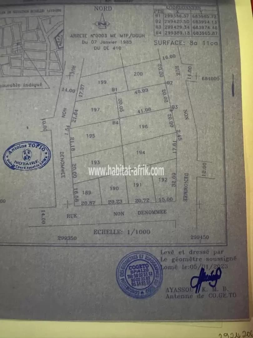 Je mets en vente une parcelle de terrain 1 lot et demi avec acces direct sur le goudron djidjole OBUT lome togo