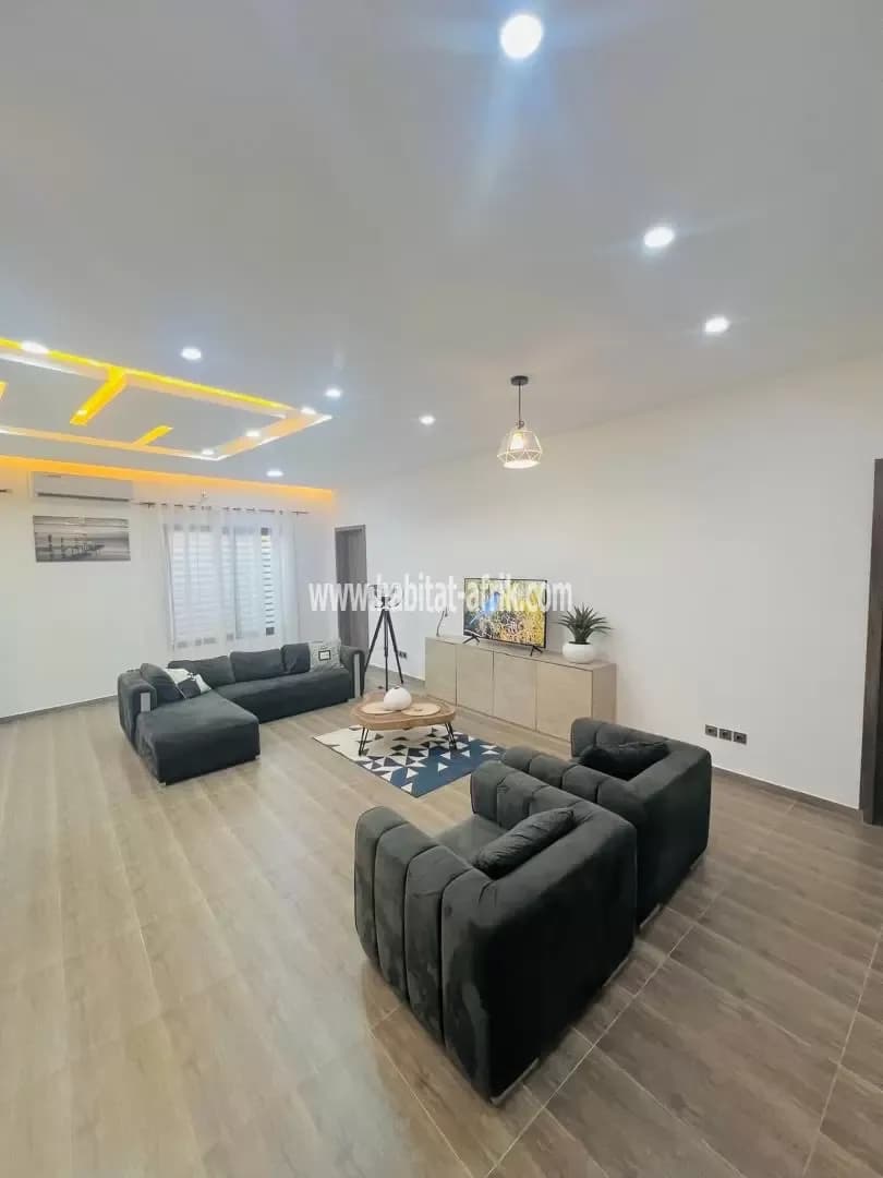 Je mets en location un bel appartement meublée au rez de chaussée de deux (2) chambres salon équipé à djidjole non loin loin de la direction Togocom Lome togo