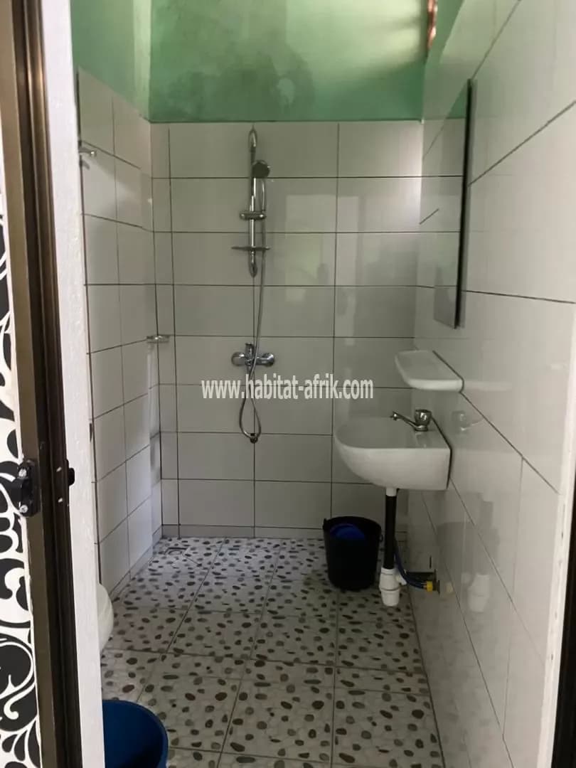 Je met en location un appartement scindé unique au rez de chaussée à Forever deux (2) chambres salon lome togo