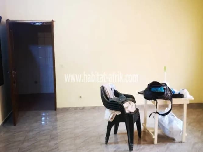 LOCATION APPARTEMENT 2 CHAMBRES SALON 4 MÉNAGES A HEDJRANAWOE COUR PRIMAIRE LOMÉ-TOGO