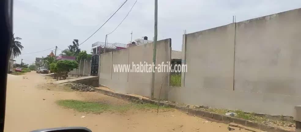 *PARCELLE CLOTURÉE À VENDRE À AKOGBATO*