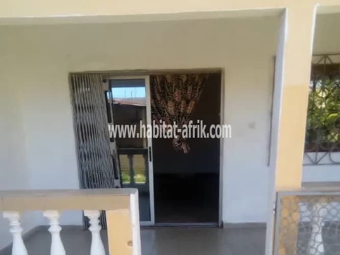 LOCATION mini villa de 2 chambres salon wc douche cuisine interne jardin à Kodjoviakopé Lomé-Togo