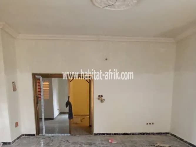 LOCATION VILLA 2 CHAMBRES SALON WCD CUISINE INTERNE AVEC GARAGE GARAGE POUR 1 VOITURES A AGOÈ SOGBOSSITO LOMÉ-TOGO