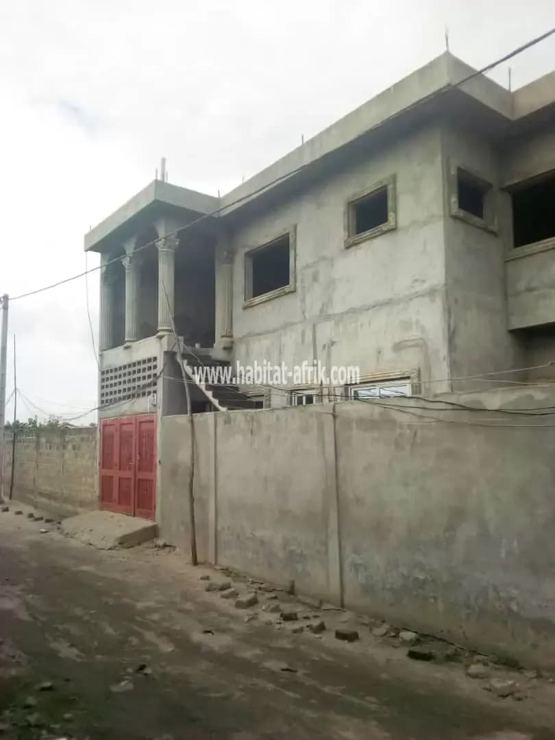 maison R+1 à vendre à DJÈFFA AGUÉ COMMUNE DE SÈMÈ KPODJI