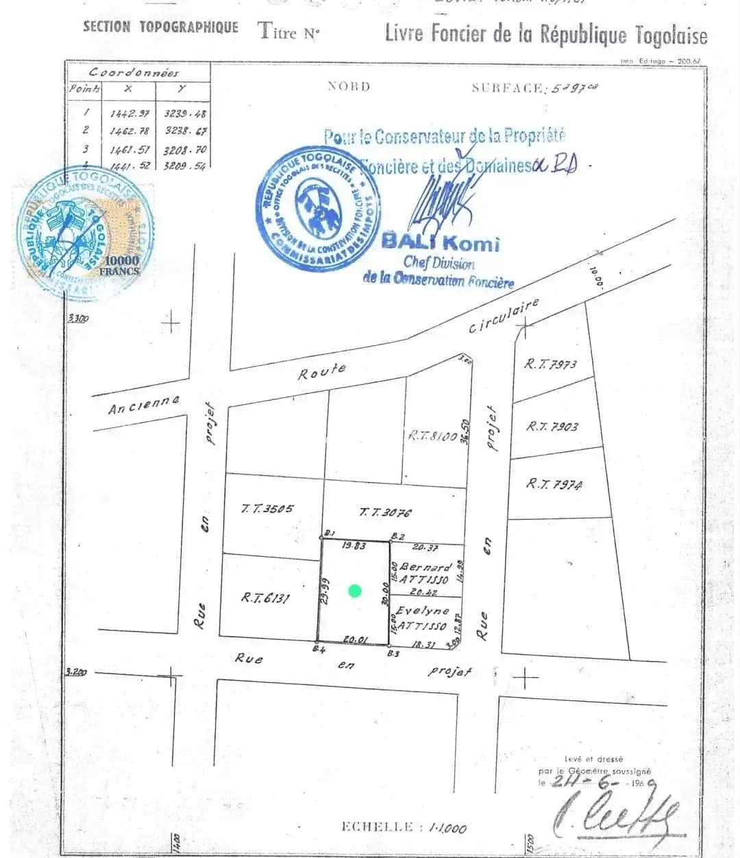 Terrain a vendre avec construction dans un milieu calme et securisé avec titre foncier à 150m du goudron tokoin hôpital lome togo