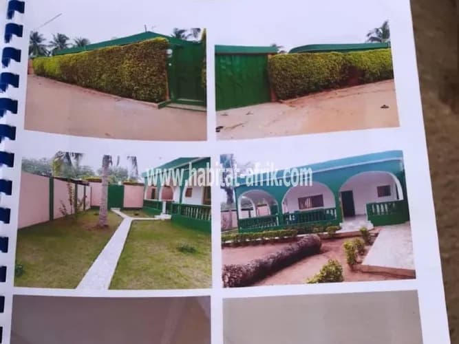 Villa à vendre à adidogome avec 3 tampons au bord de la route bon emplacement Lomé-Togo