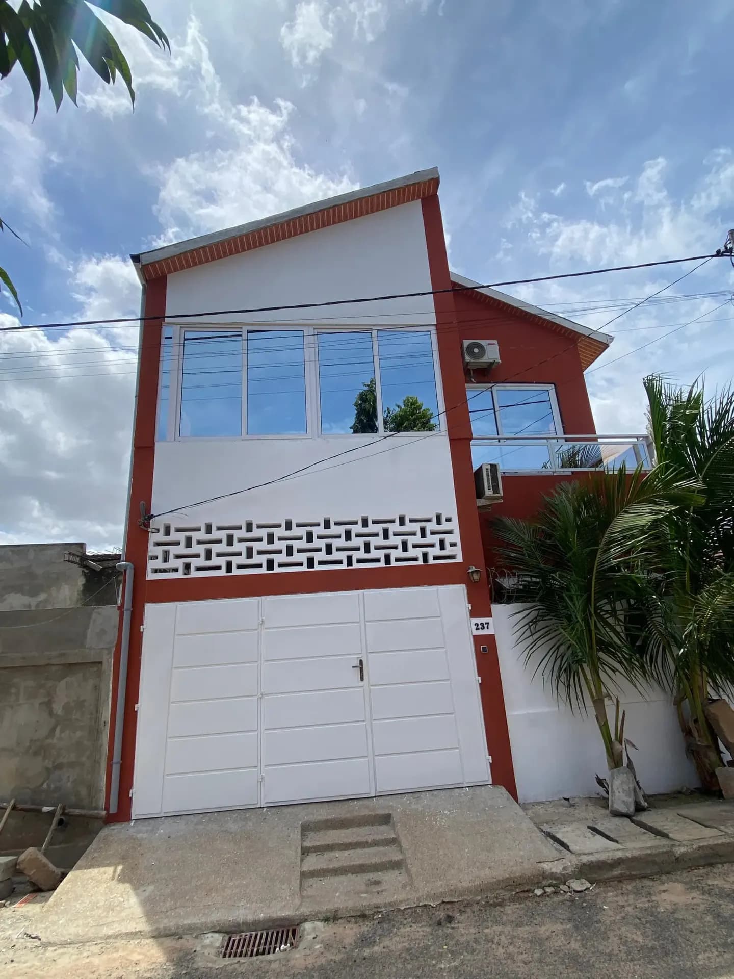 VILLA À LOUER À ADIDOGOME ( CITÉ MOKPOKPO)