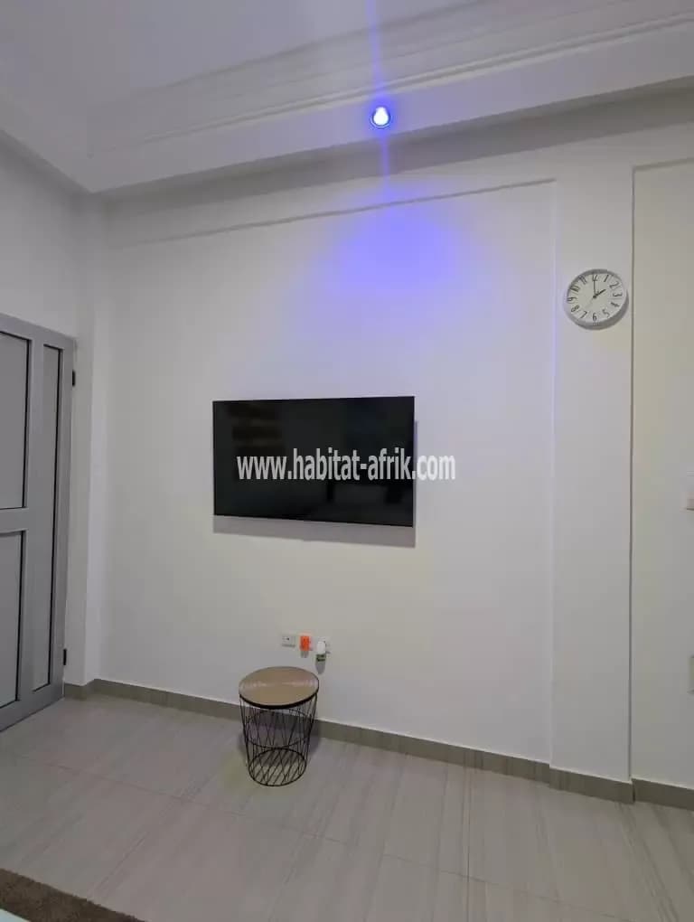 Je mets en location un studio meublé propre à avedji au bord du goudron lome togo