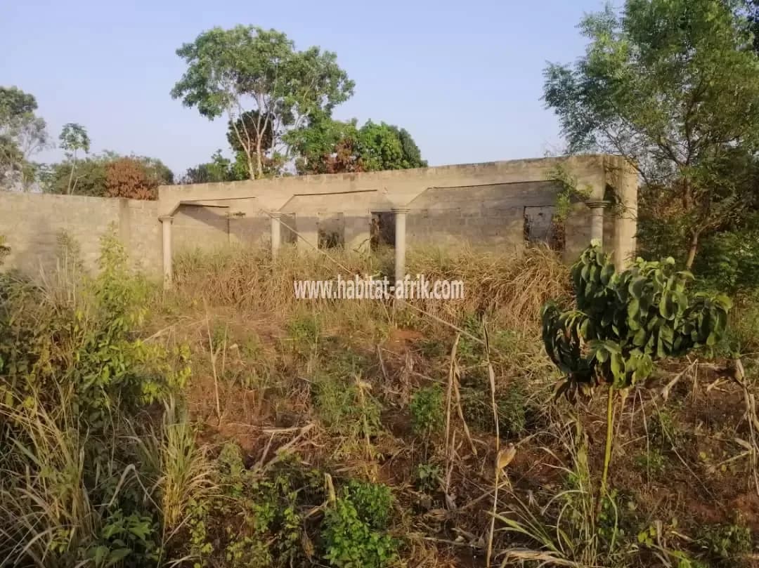 MAISON INACHEVÉ À VENDRE SUR 1 LOT ET DEMI 900 MÈTRE CARRÉ JUSTE APRÈS PÉAGE 200 MÈTRES DU CONTOURNEMENT LOMÉ-TOGO