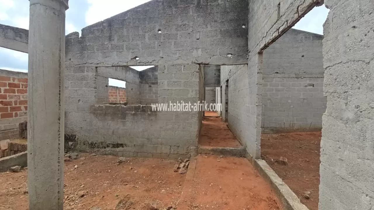 MAISON INACHEVEE DE 3 CHAMBRES A GLO FANME