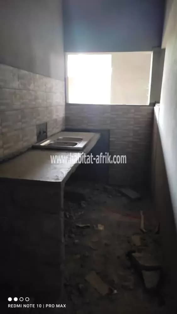 LOCATION APPARTEMENT CHAMBRE SALON WC DOUCHE CUISINE INTERNE A HEDJRANAWOE COUR PRIMAIRE LOMÉ-TOGO