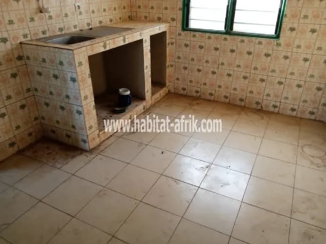 LOCATION APPARTEMENT CHAMBRE SALON WC DOUCHE CUISINE INTERNE ENTRÉ GARAGE A AGOE LEGBASSITO LOMÉ-TOGO