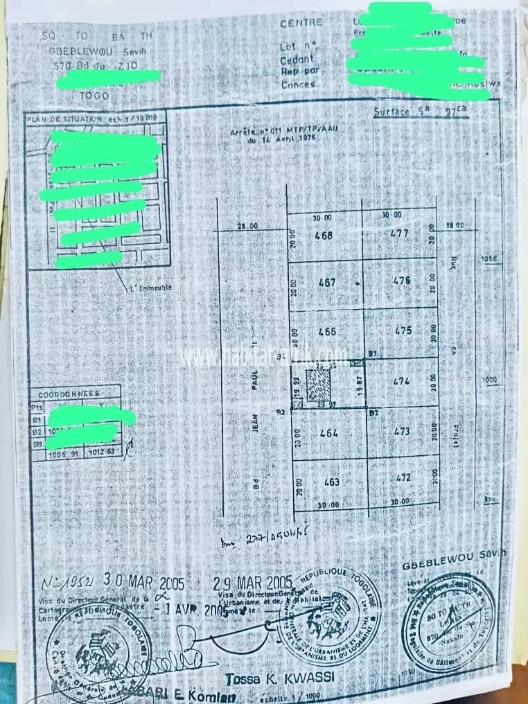 Nous mettons en vente une parcelle de 01 lot, terrain situé en bordure du goudron boulevard jean Paul 2 lome togo